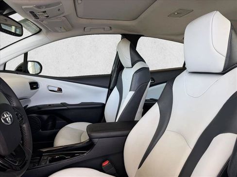 Used 2019 Toyota Prius Limited w/ Premium Convenience Package FWD image 9