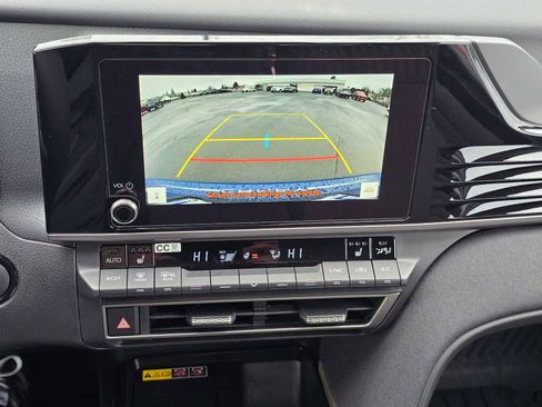 Used 2025 Toyota Camry LE image 31