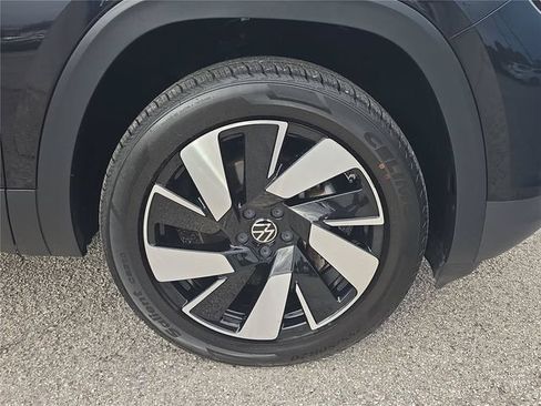 Used 2025 Volkswagen Atlas Cross Sport SE AWD/4WD image 25