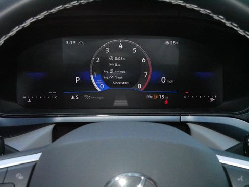 Used 2024 Volkswagen Taos SE image 21