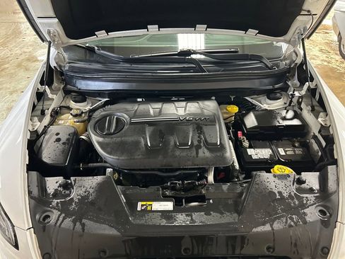 Used 2016 Jeep Cherokee Latitude w/ Cold Weather Group image 10