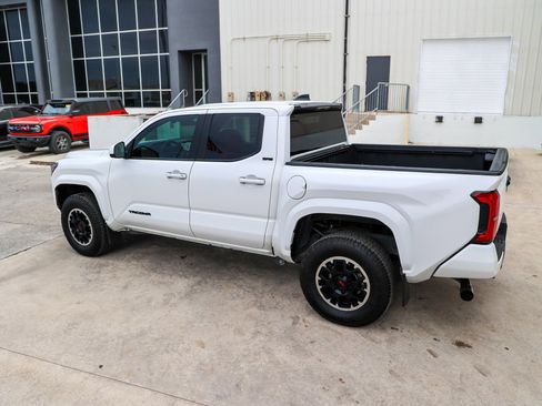 Certified 2024 Toyota Tacoma SR5 image 10