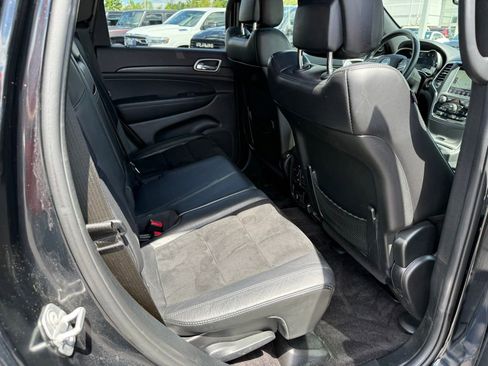 Used 2018 Jeep Grand Cherokee Altitude AWD/4WD image 27