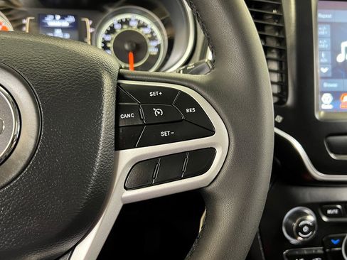 Used 2022 Jeep Cherokee Latitude w/ Sun & Sound Group image 31