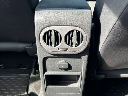 Used 2017 Volkswagen Tiguan S image 30