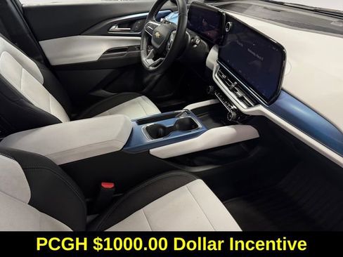 Used 2025 Chevrolet Equinox EV LT w/ Convenience Package image 4