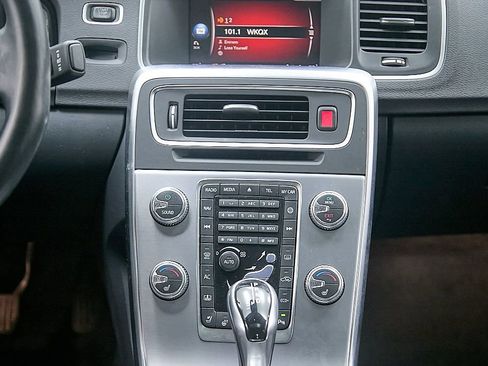 Used 2017 Volvo S60 T5 Inscription Platinum w/ Climate Package image 31