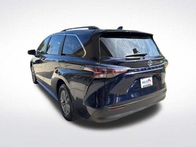 Used 2024 Toyota Sienna XLE FWD image 6