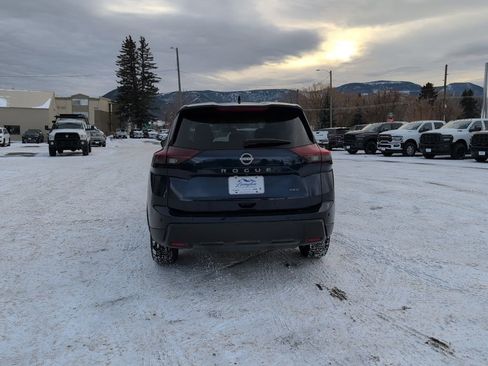 Used 2025 Nissan Rogue SV image 8