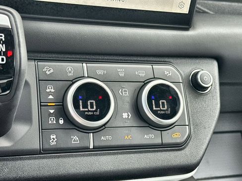 Used 2025 Land Rover Defender 130 X-Dynamic SE image 26