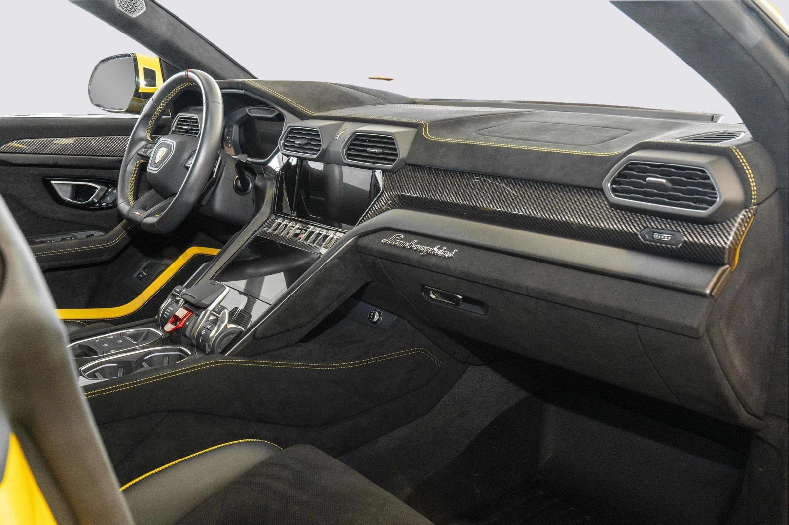 Used 2024 Lamborghini Urus Performante AWD/4WD image 47