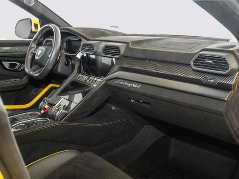 Used 2024 Lamborghini Urus Performante AWD/4WD image 47