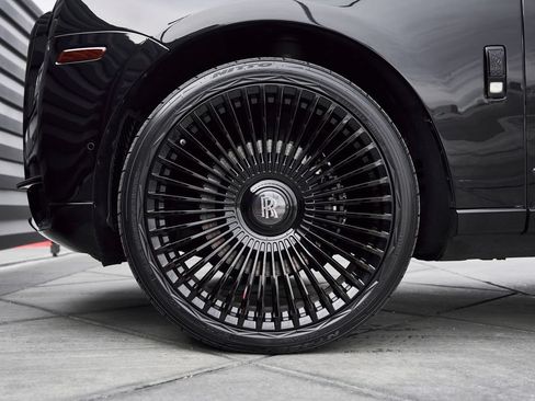 Used 2019 Rolls-Royce Cullinan AWD/4WD image 3