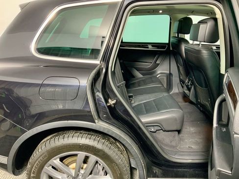 Used 2016 Volkswagen Touareg TDI image 33