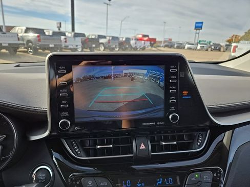 Used 2022 Toyota C-HR XLE image 28