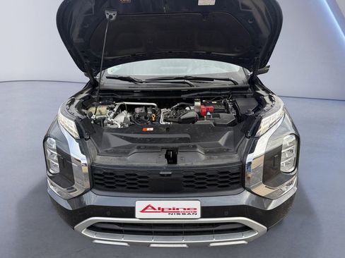 Used 2024 Mitsubishi Outlander AWD image 18