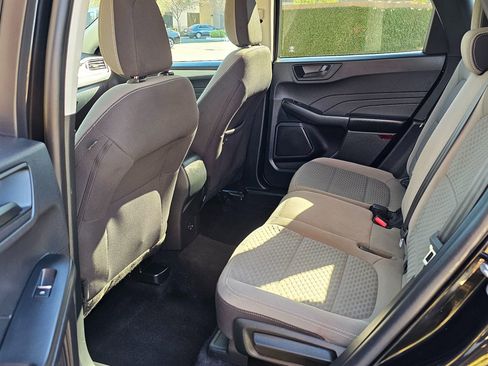 Used 2022 Ford Escape SE image 16