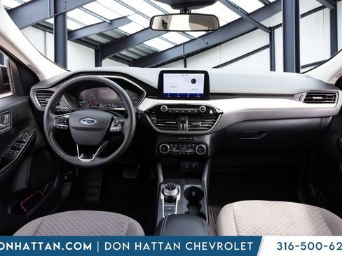 Used 2021 Ford Escape SE w/ SE Sport Appearance Package FWD image 4