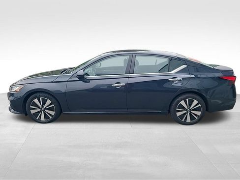 Used 2022 Nissan Altima 2.5 SV FWD image 9