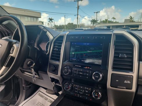 Used 2020 Ford F250 Lariat w/ Chrome Package image 27