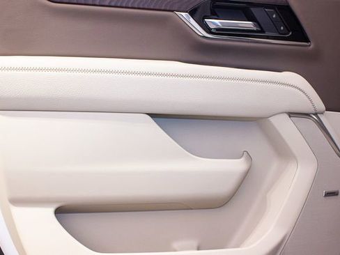 Used 2025 GMC Yukon XL Denali image 21