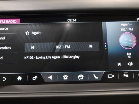 Used 2020 Land Rover Discovery Landmark AWD/4WD image 28