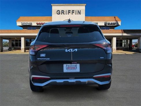 Used 2024 Kia Sportage LX image 8