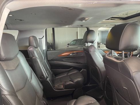 Used 2018 Cadillac Escalade ESV Luxury image 27
