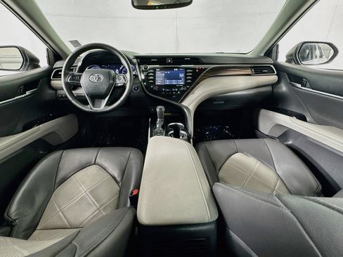Used 2019 Toyota Camry XLE FWD image 25