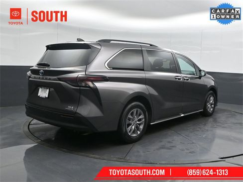 Used 2023 Toyota Sienna XLE image 2