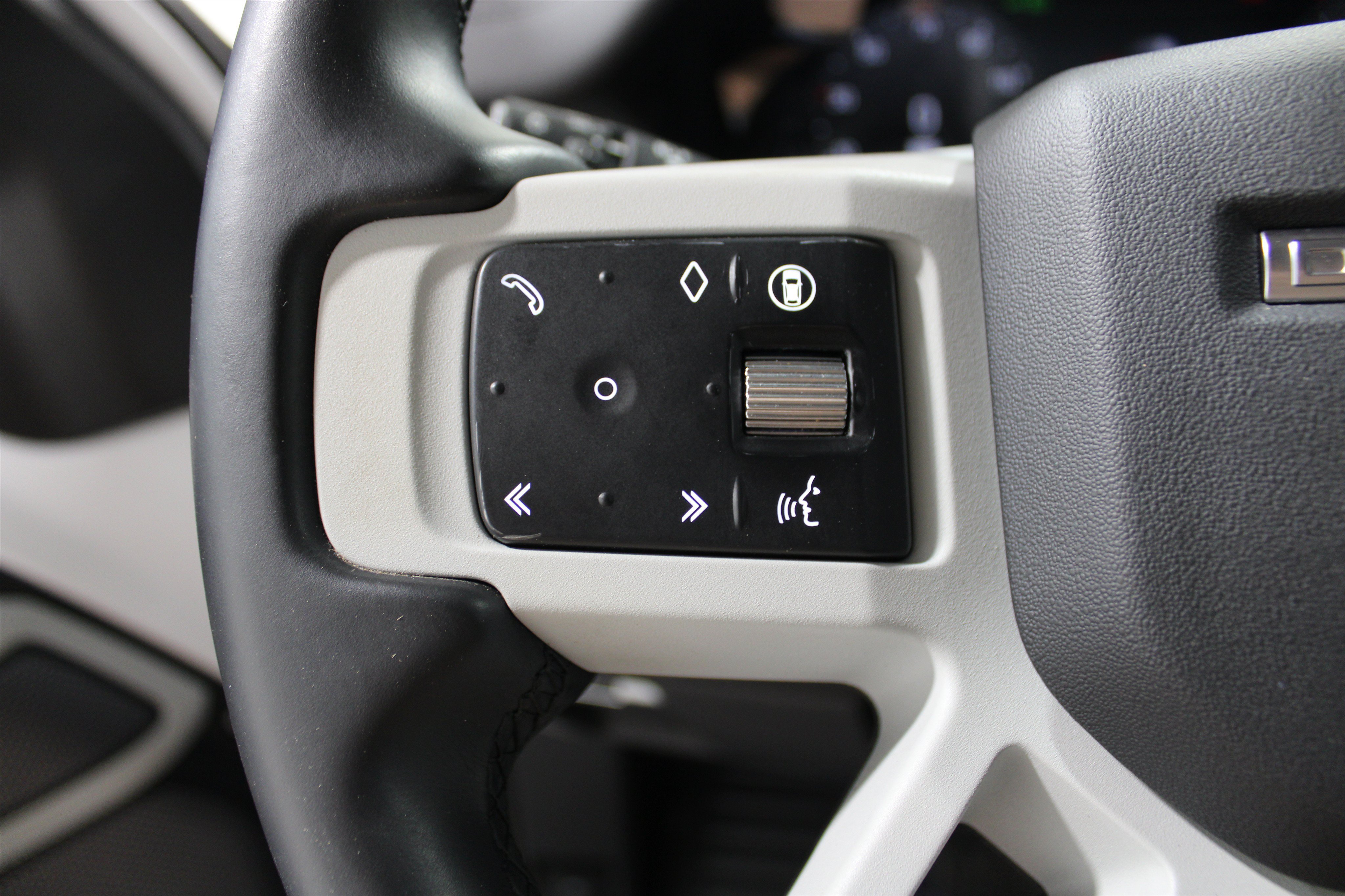 Used 2024 Land Rover Defender 110 S AWD/4WD image 9