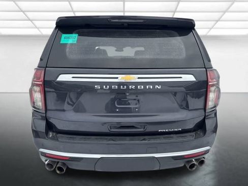 Used 2023 Chevrolet Suburban Premier image 3