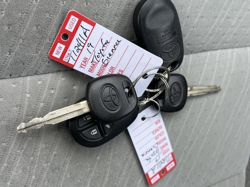 Used 2019 Toyota Sienna LE image 14