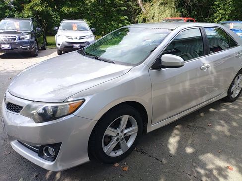 Used 2012 Toyota Camry SE FWD image 2