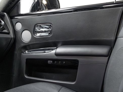 Used 2011 Rolls-Royce Ghost image 40