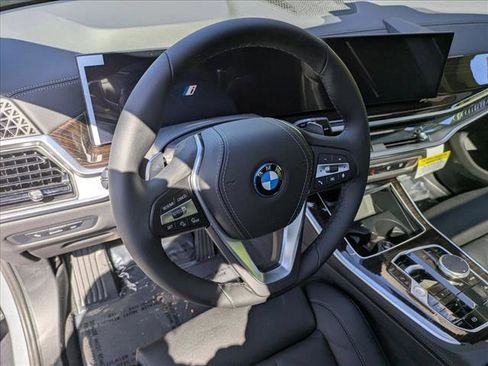 Used 2026 BMW X5 xDrive50e image 3