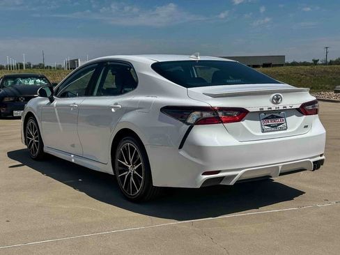 Used 2024 Toyota Camry SE image 5