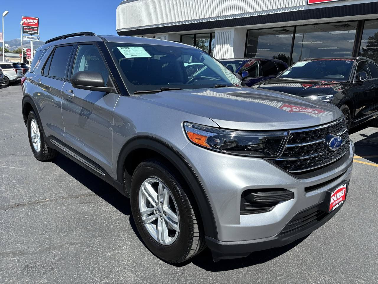 Used 2021 Ford Explorer XLT AWD/4WD image 2