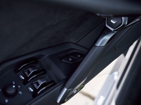 Used 2025 Lamborghini Revuelto image 39