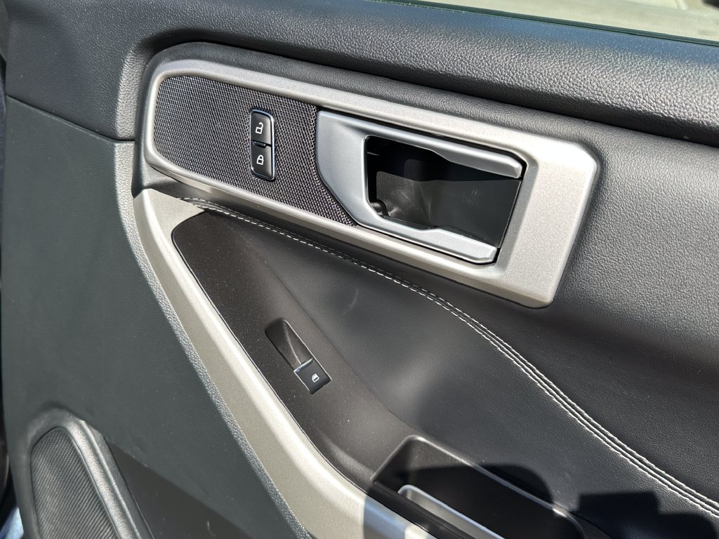 Used 2023 Ford Explorer XLT RWD image 18