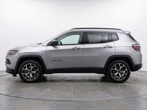Used 2025 Jeep Compass Limited AWD/4WD image 5