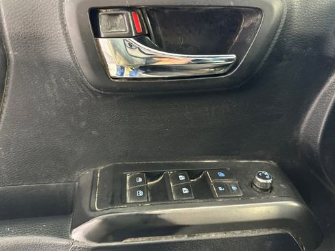 Used 2016 Toyota Tacoma TRD Off-Road w/ Premium & Technology Package image 13