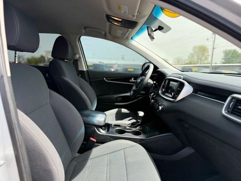 Used 2020 Kia Sorento FWD V6 image 23