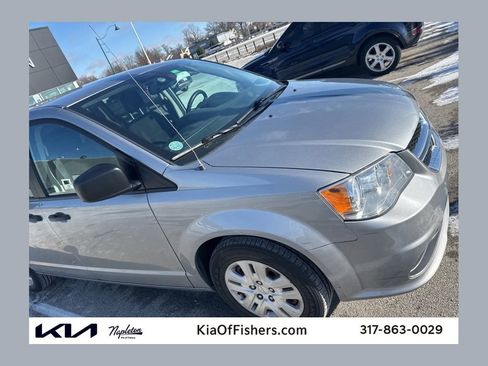 Used 2019 Dodge Grand Caravan SE image 1