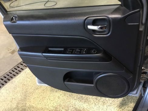 Used 2017 Jeep Patriot Sport image 32