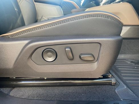 New 2025 GMC Canyon Denali w/ LPO, Denali Black Edition image 33