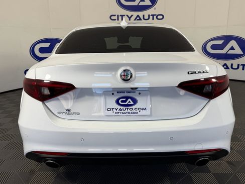 Used 2018 Alfa Romeo Giulia image 7