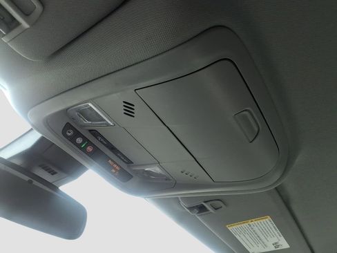 Used 2024 GMC Terrain SLE image 25