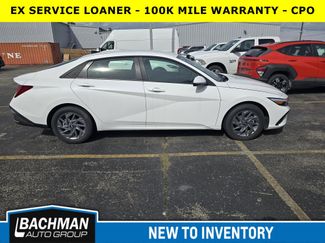 Used 2025 Hyundai Elantra Blue video 2