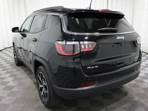 Used 2025 Jeep Compass Limited AWD/4WD image 30
